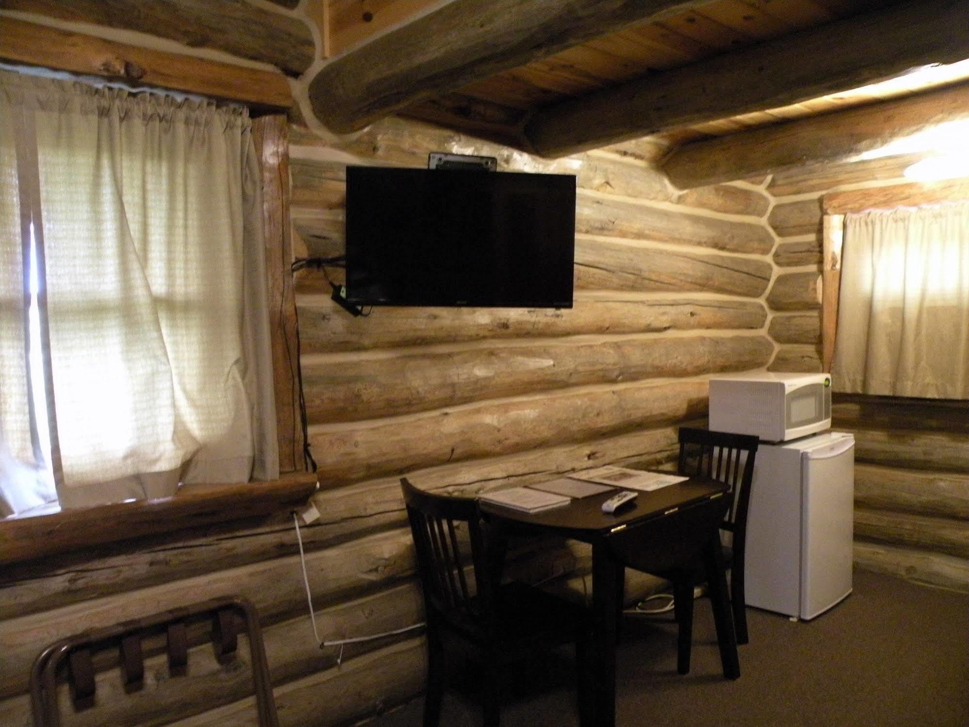 Gold Camp Cabins 卡斯特 外观 照片